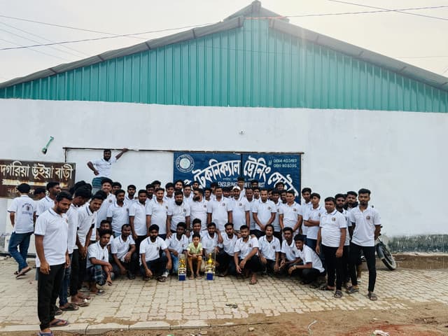 বিজয়ীদের ট্রফি ও পুরস্কার বিতরণী