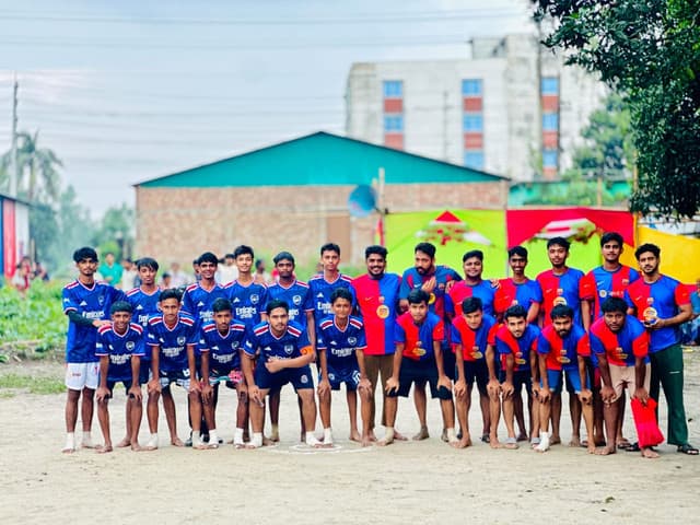 বার্ষিক অনুষ্ঠানে প্রীতি ফুটবল ম্যাচ